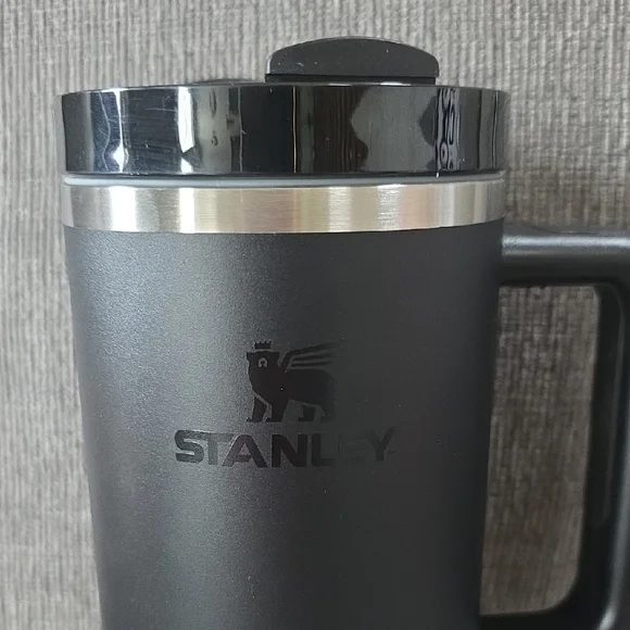 Stanley Matte Black On Black Quencher H2.0 Tumbler, 40oz., New In Box - Picture 5 of 11
